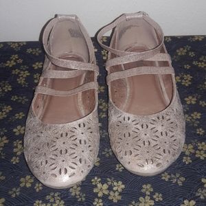 Girls pink dress shoes